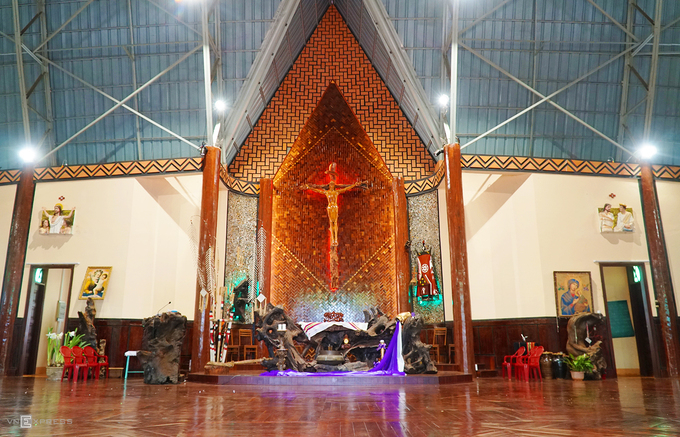 Nhà thờ có kiến trúc nhà rông duy nhất ở Gia Lai