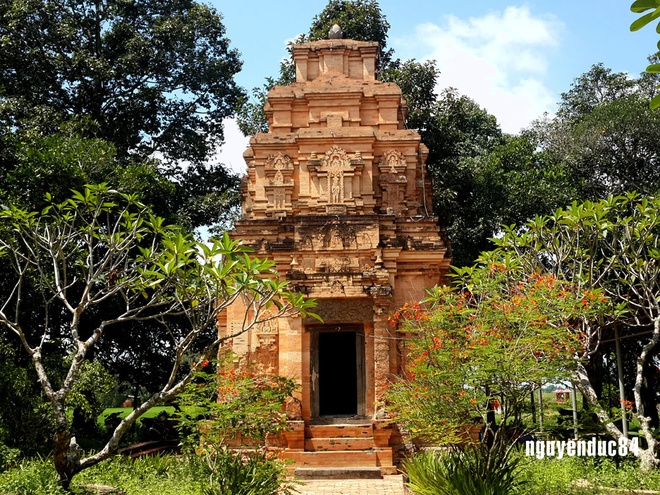 Amazing Vietnam: Kiến trúc độc đáo của tháp cổ ở Tây Ninh
