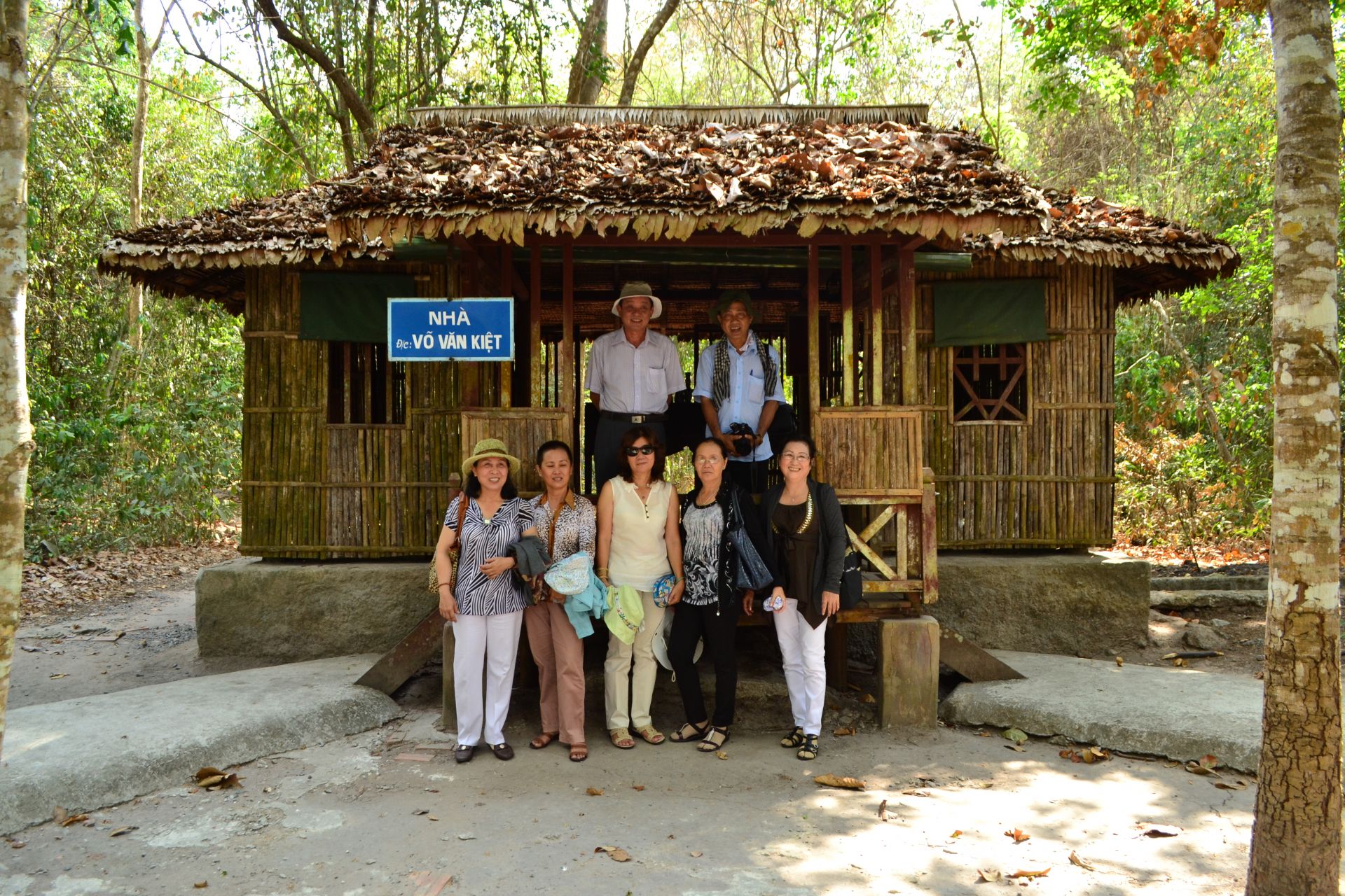 Thăm nhà ông Sáu Dân tại di tích Căn cứ Trung ương Cục miền Nam - Báo Tây  Ninh Online