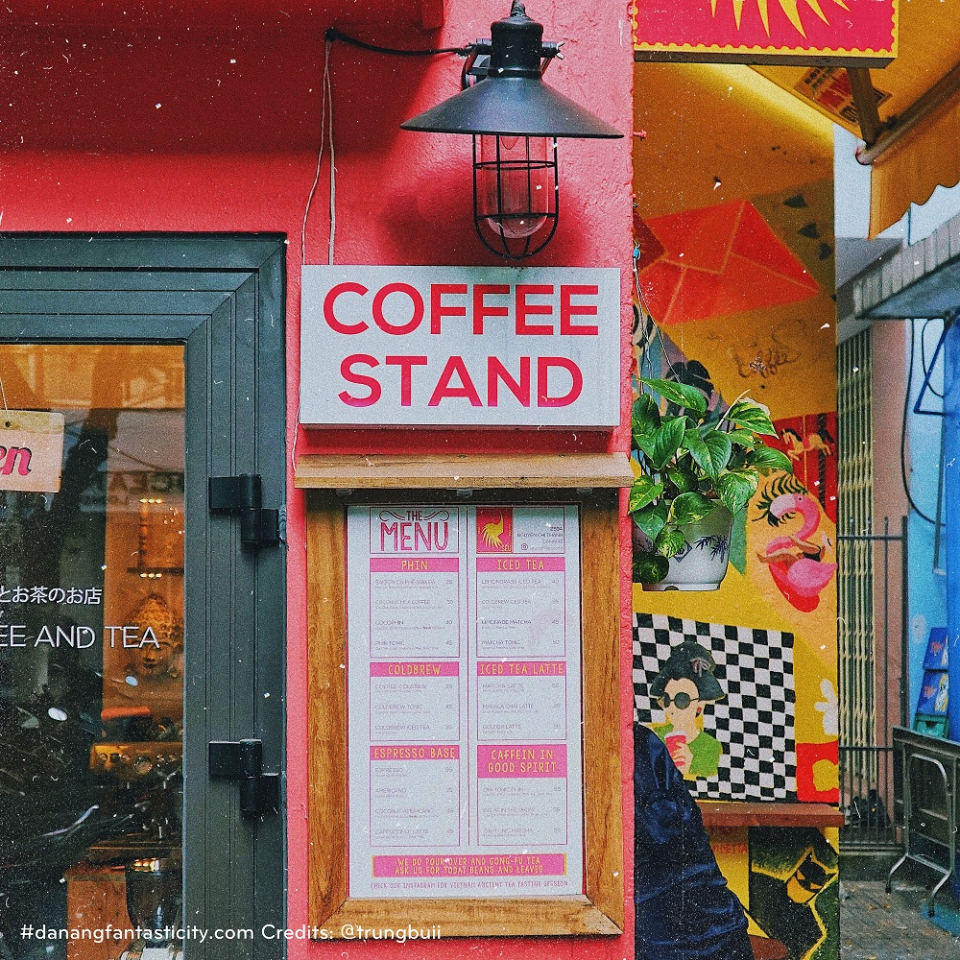 Đà Nẵng: lạ lùng quán cà phê chỉ có duy nhất 3 chiếc ghế