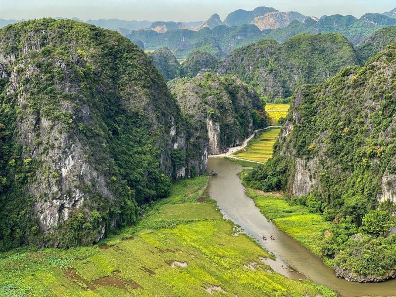 Tam Cốc Bích Động - “Vịnh Hạ Long thu nhỏ” của Ninh Bình