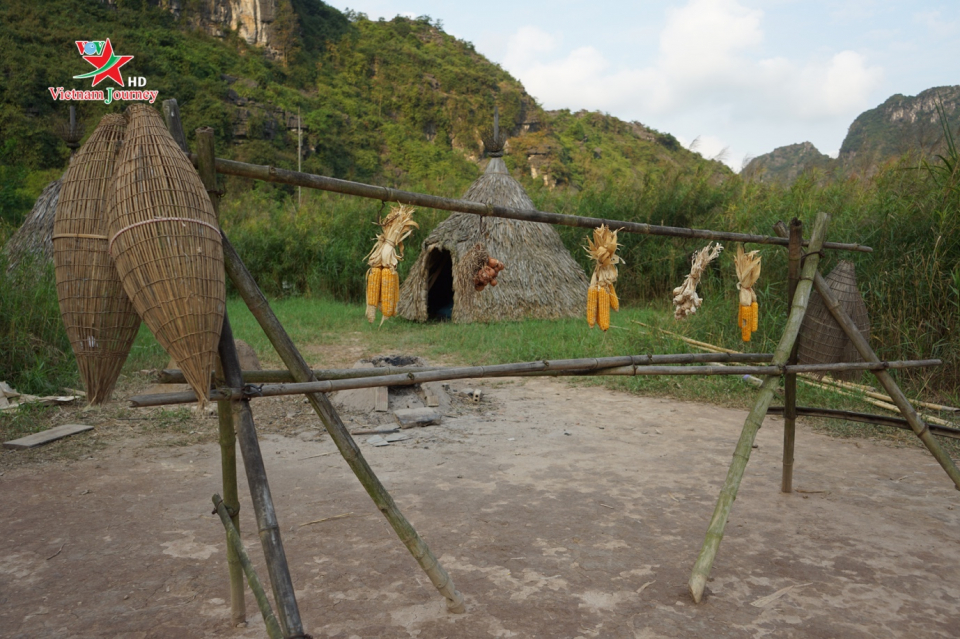 Tới Tràng An, thăm “làng thổ dân” trên Đảo Đầu lâu  