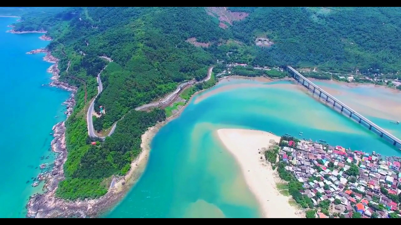 Biển Lăng Cô - Một trong những vịnh biển được công nhận đẹp nhất thế giới  có mặt ngay tại Việt Nam