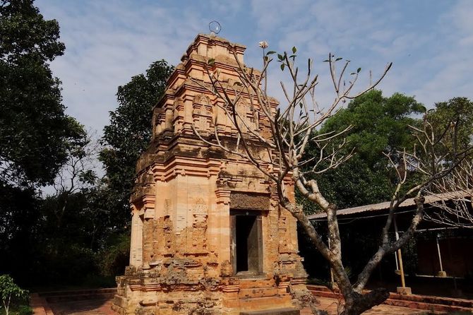 Tháp cổ Bình Thạnh - Điểm du lịch Tây Ninh