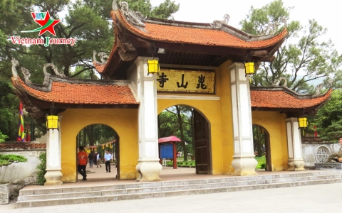 Ngày xuân hành hương về chùa Côn Sơn