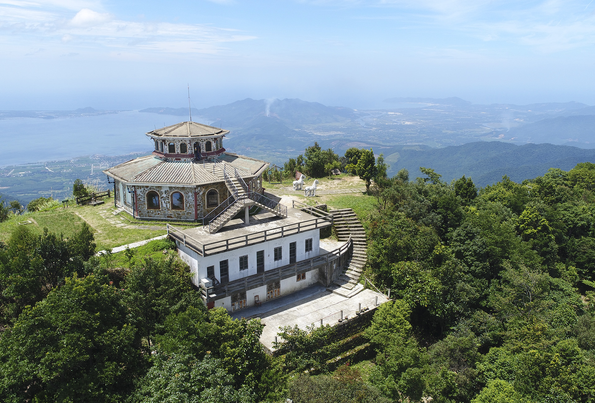 Kế hoạch 'đánh thức' 139 biệt thự hoang trên đỉnh Bạch Mã - VnExpress