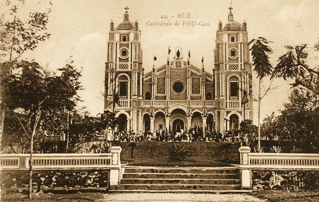 Ngỡ ngàng với loạt ảnh lịch sử về nhà thờ Phủ Cam ở Huế (26/03/2020)