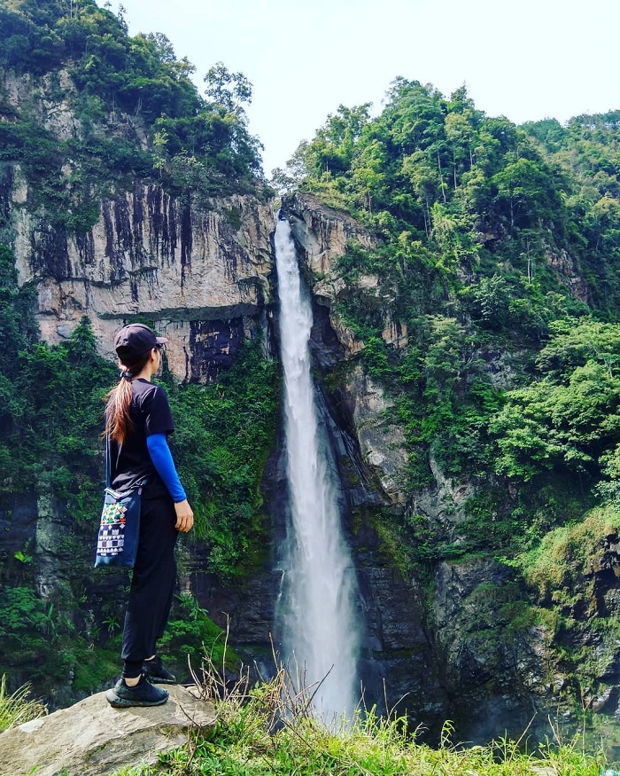 Về Yên Bái check in thác Háng Tề Chơ, nghe 'khúc hòa tấu' của thác nước kỳ  vĩ giữa núi rừng Tây Bắc - Phụ Nữ Ngày Nay