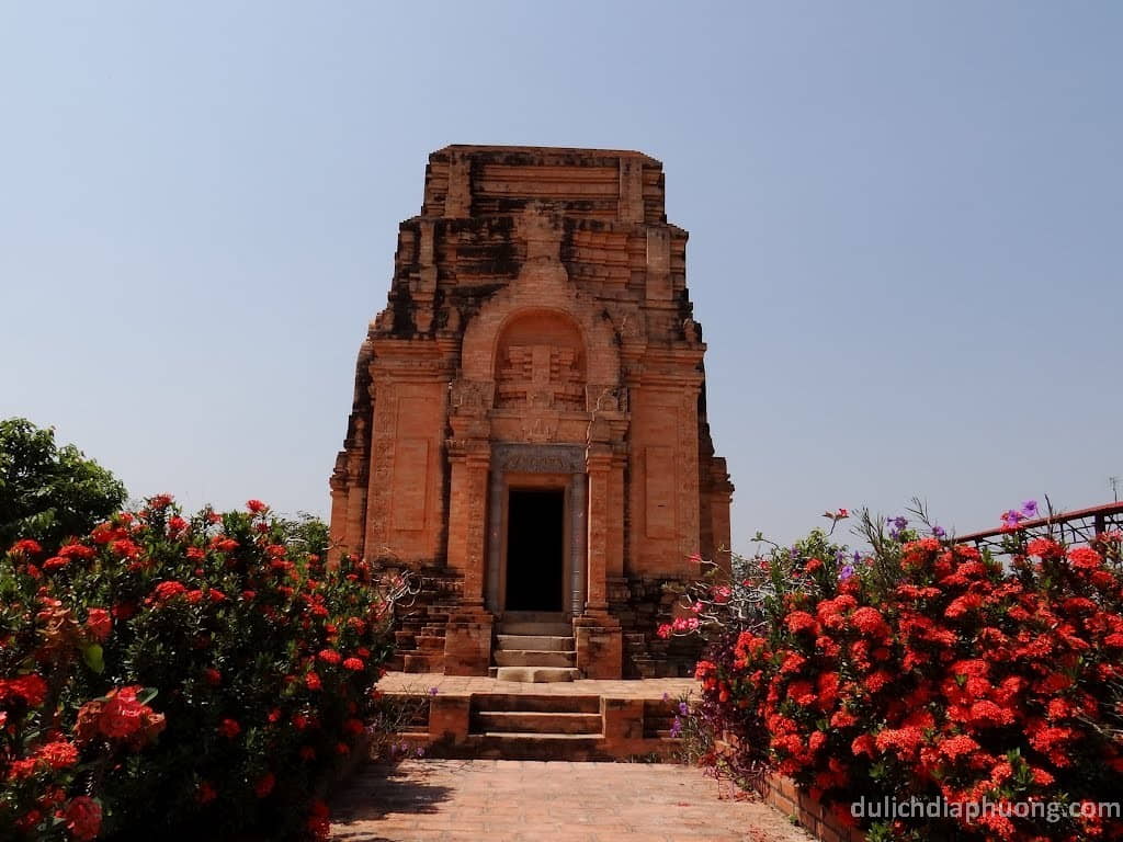 Du lịch Tháp Chót Mạt - Huyện Tân Biên
