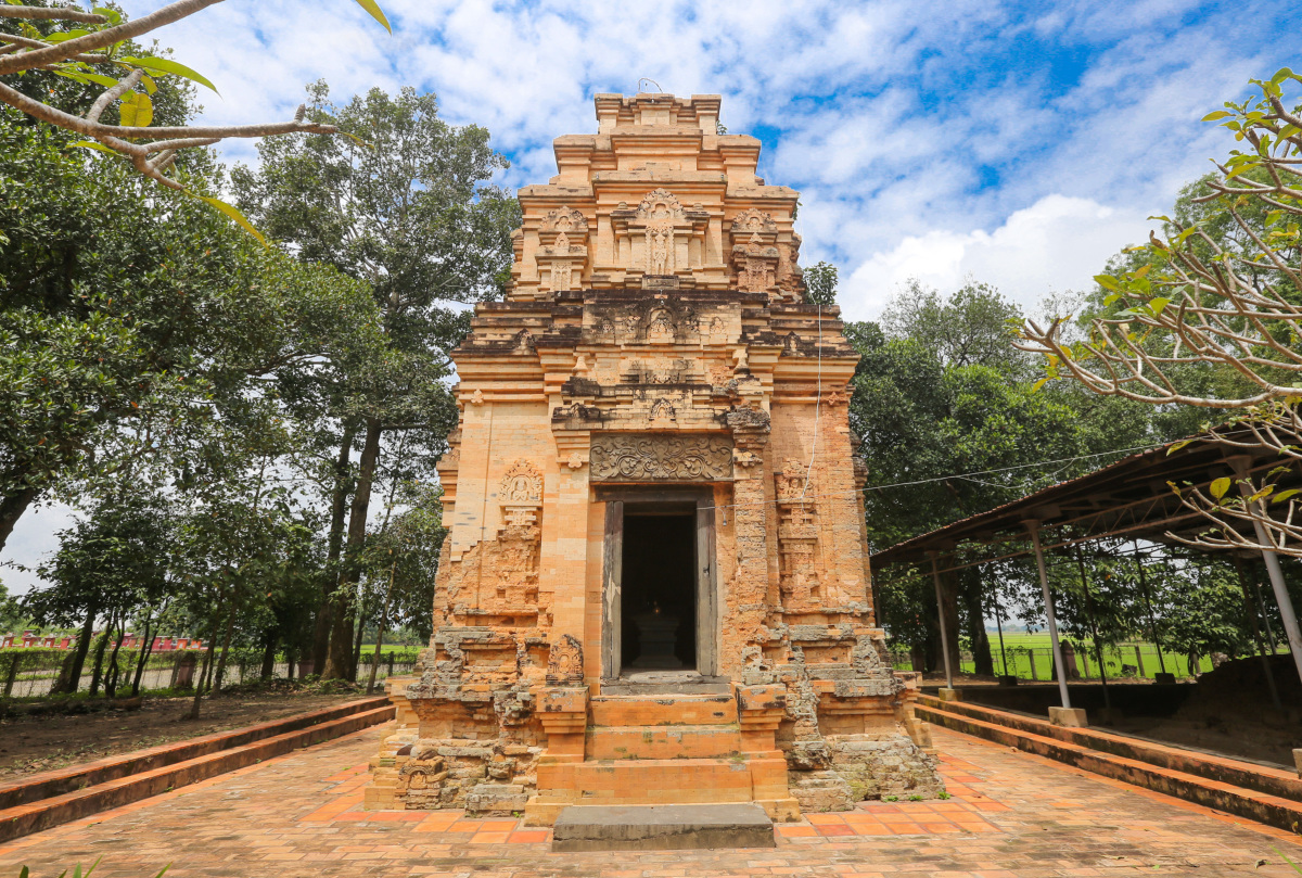 Kiến trúc độc đáo của tháp cổ nghìn năm tuổi ở Tây Ninh - VnExpress Du lịch