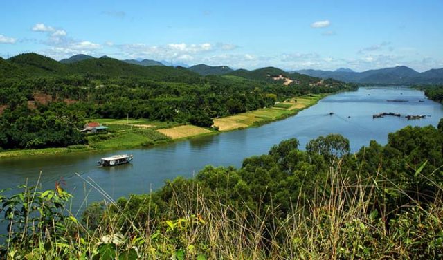 Ngắm trọn phong cảnh thành phố Huế "nên thơ" trên Đồi Vọng Cảnh