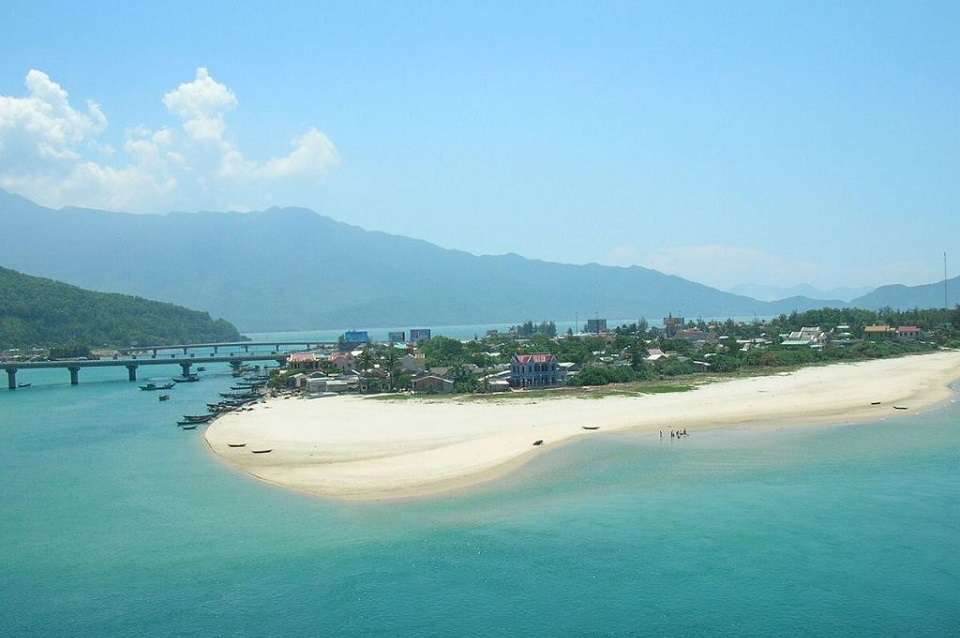 Bãi Biển Lăng Cô | Du lịch Phú Lộc | Dulich24